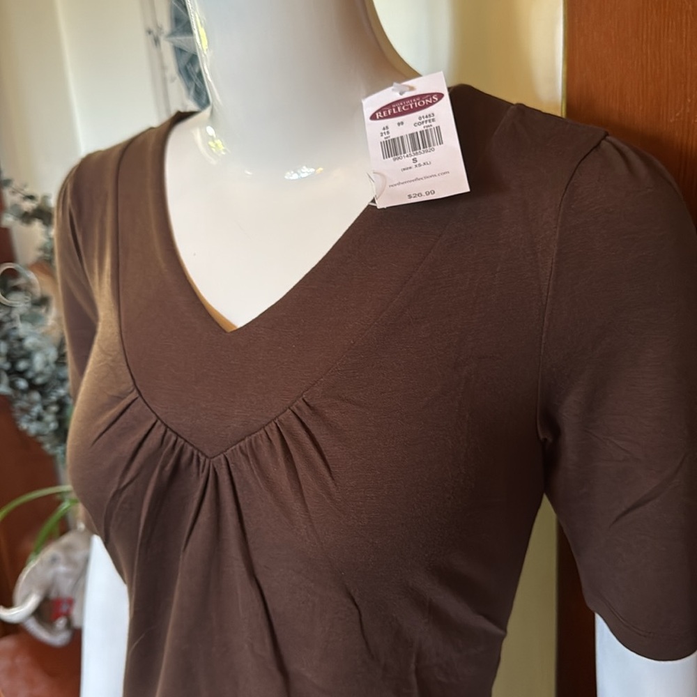NWT northern reflections size small Elegant Brown V-Neck Women's Top